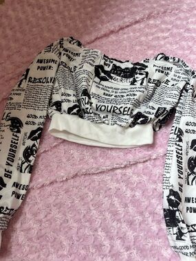 Cropped Graphic Long-Sleeve Top in White and Black